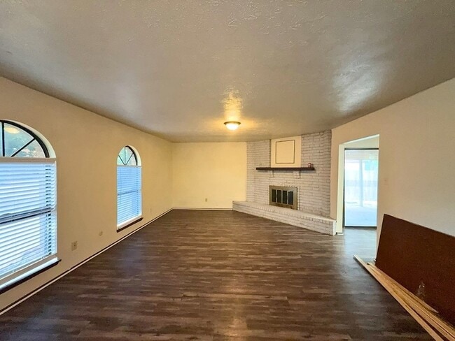 1233 Steinburg Ln