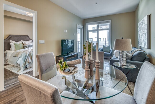 Photo - 1720-1710 10 St SW