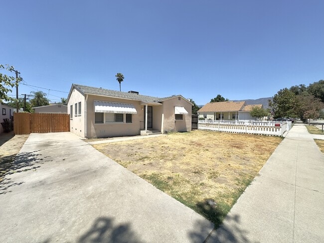 Building Photo - 3534 N Mountain View Ave Rental