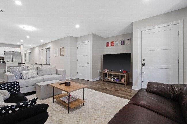 Building Photo - 1709 W State St