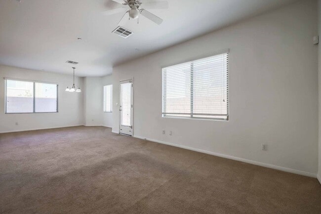 Photo - 4 BEDROOM HOUSE IN HENDERSON!!