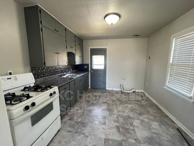 Photo - 137 SE 1st St