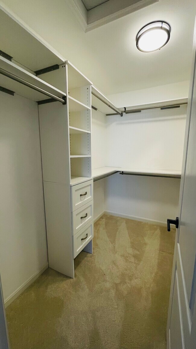 Photo - 422 Breezewood Ct Unidad 305