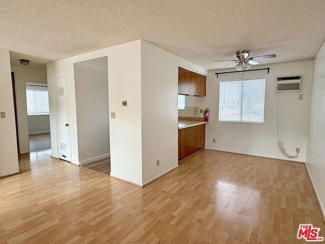 Photo - 207 E Ave 39