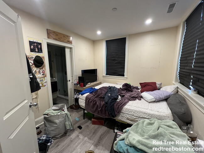Photo - 142 Tremont St Apartments Unit 1