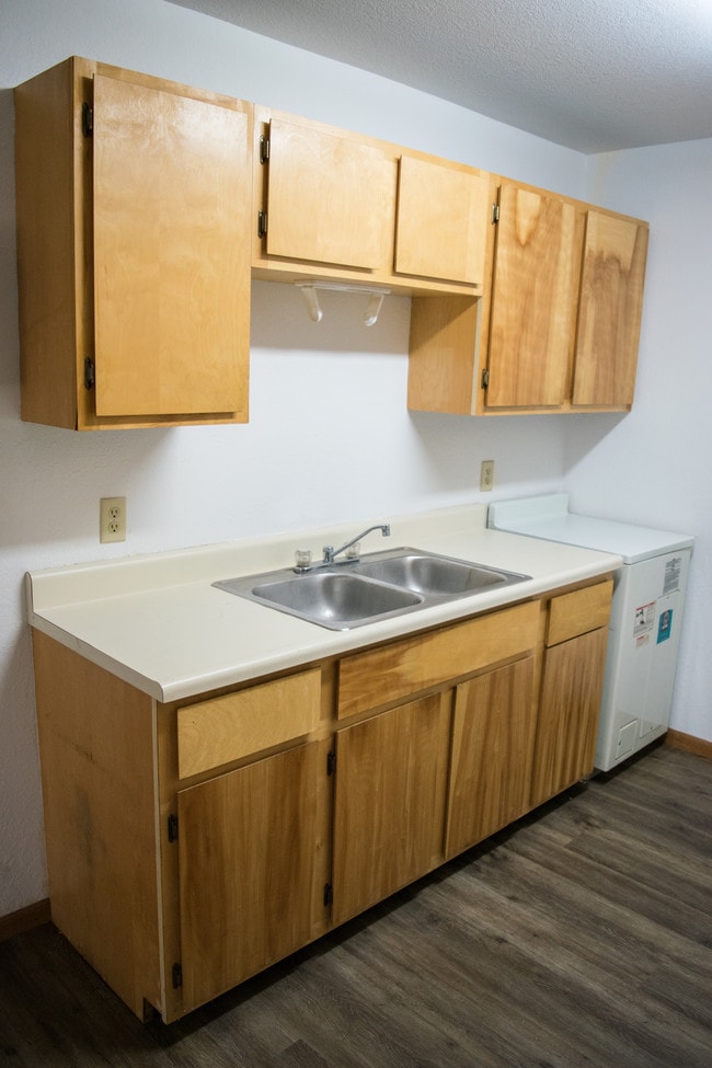 Photo - Airport Manor