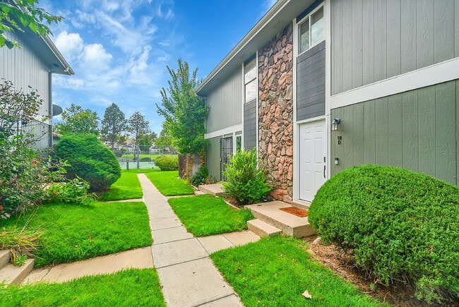 Building Photo - $1,795.00 - 2 Bedrooms, 1.5 Bathrooms, Sin... Unit #18C