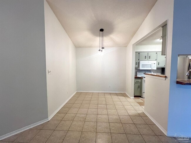 8101 Treetop Ln