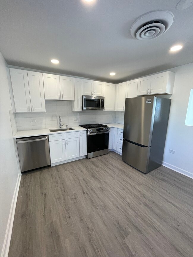 Building Photo - 3201 N Long Ave Unit 2S