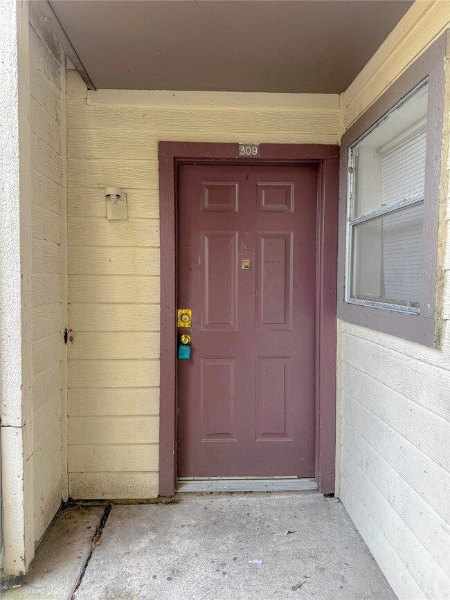Building Photo - 12615 Brookglade Cir Unit 309 Rental