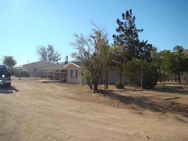 Building Photo - 3 BEDROOM HOME WITH WORKSHOP ON 2 1/2 ACRES