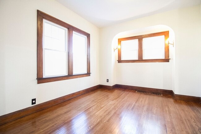 180 Eldred Ave