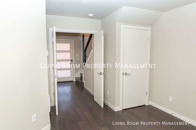 Photo - 736 N Webster St