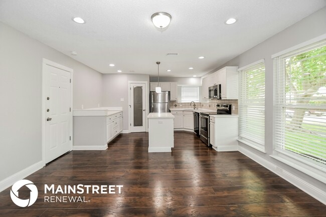 Photo - 7717 Swiss Way