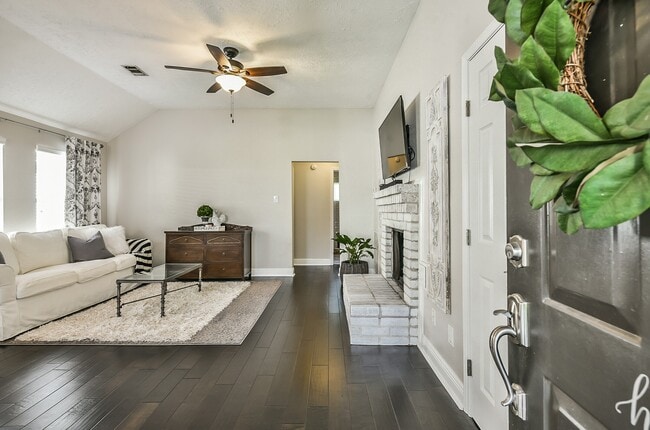 Photo - 1118 Chelsea Ln