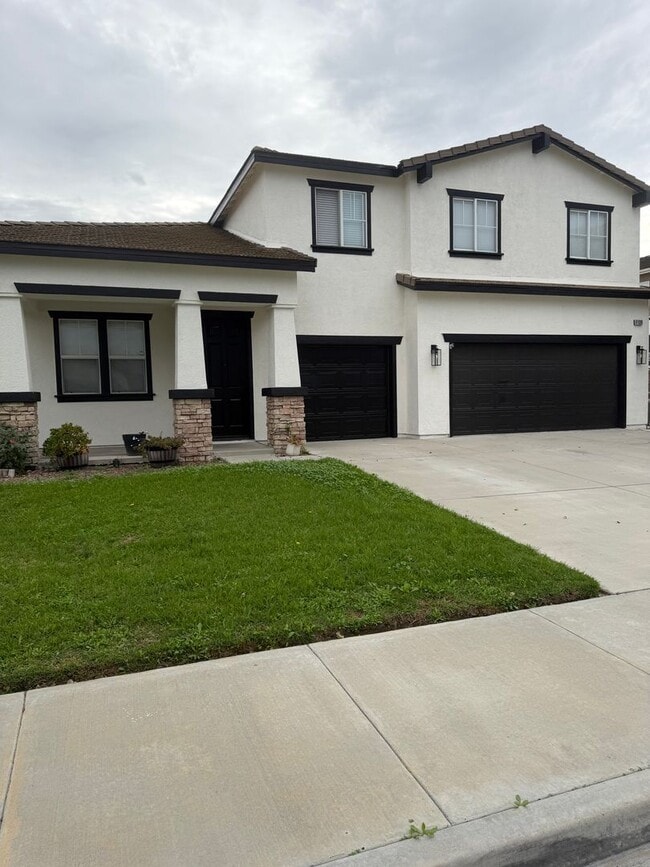 Building Photo - Eastvale 2 story beauty