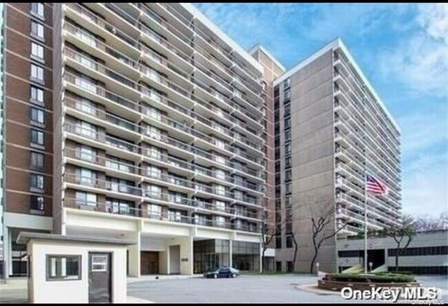 Building Photo - 150-38 Union Tpke Unit 11G Rental
