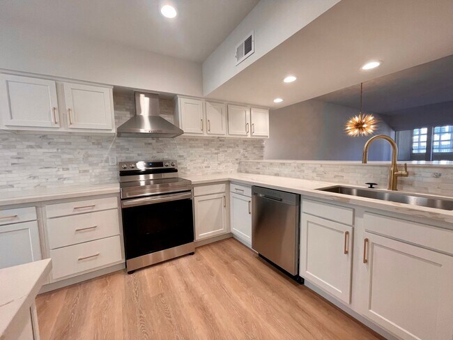 Photo - AVAILABLE NOW !! 2 Bedroom 2 Bathroom Cond...