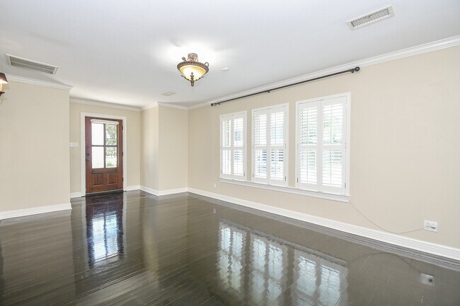 Photo - 2026 Portsmouth St Casa