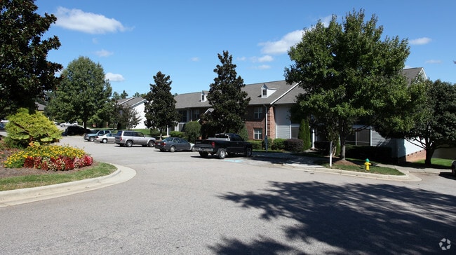 Caveness Farms - Caveness Farms Apartments