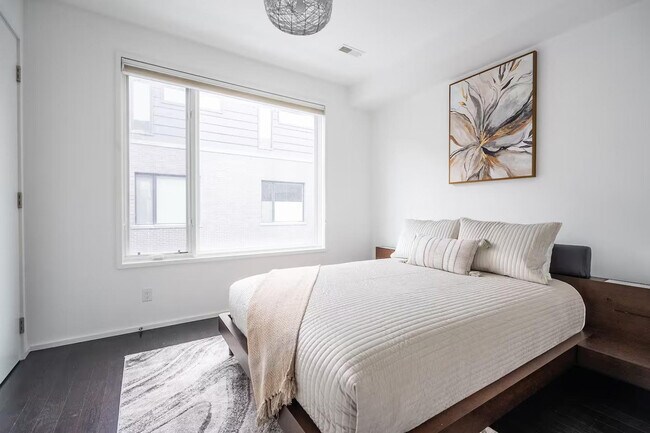 Photo - 852 Dundas St W Unit ID1037064P