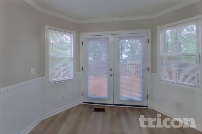 Photo - 229 Montclaire Cir