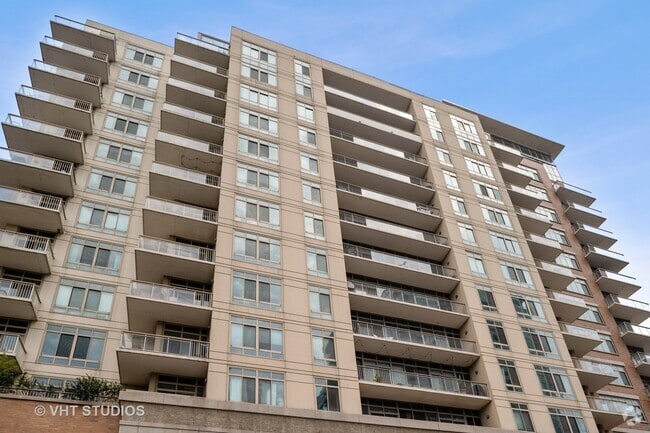 Building Photo - 230 W Division St Unit 504 Rental