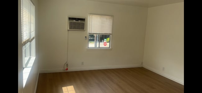 Building Photo - 9061 Krueger St Unit 9061 Krueger St Rental