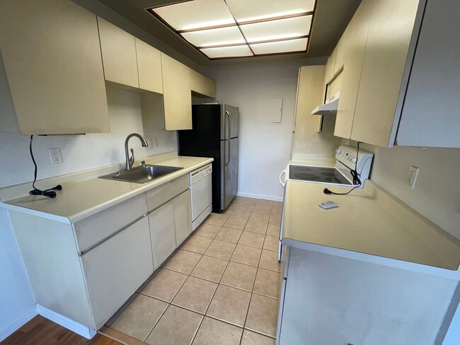 Photo - Spacious 2 Bedroom Townhouse w/ Parking in...