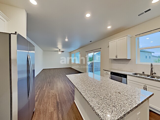 6914 35th Pl NE