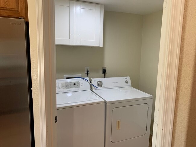 Building Photo - Spacious 3-Bedroom, 3-Bath Two-Story Home in a Gated Community with Lake Views and Poolside Location