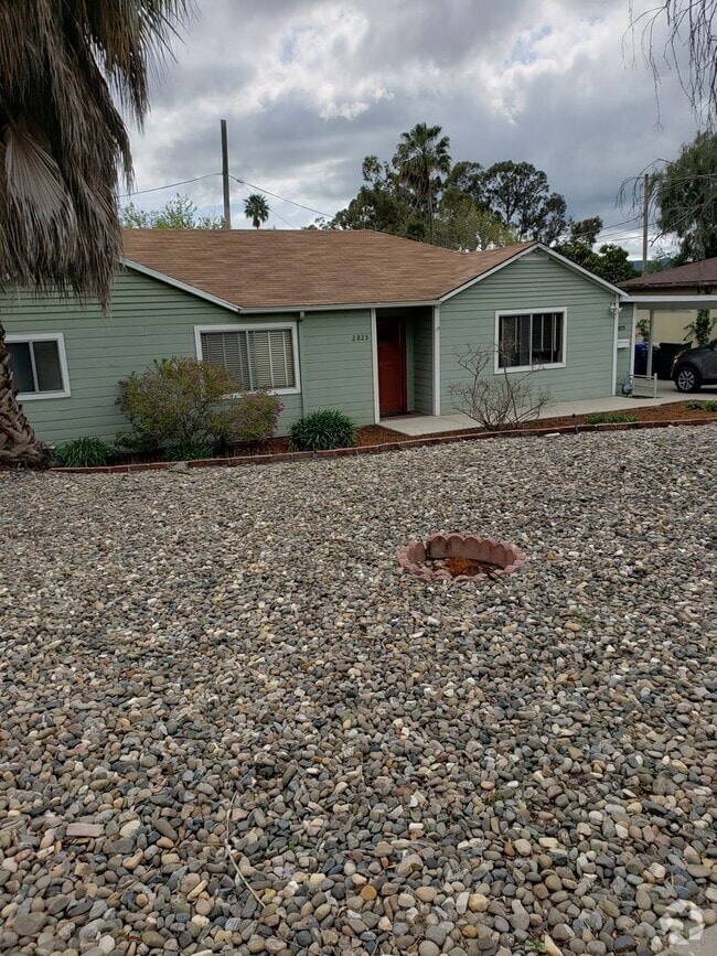 Building Photo - Charming 3 bed/ 2 bath Home