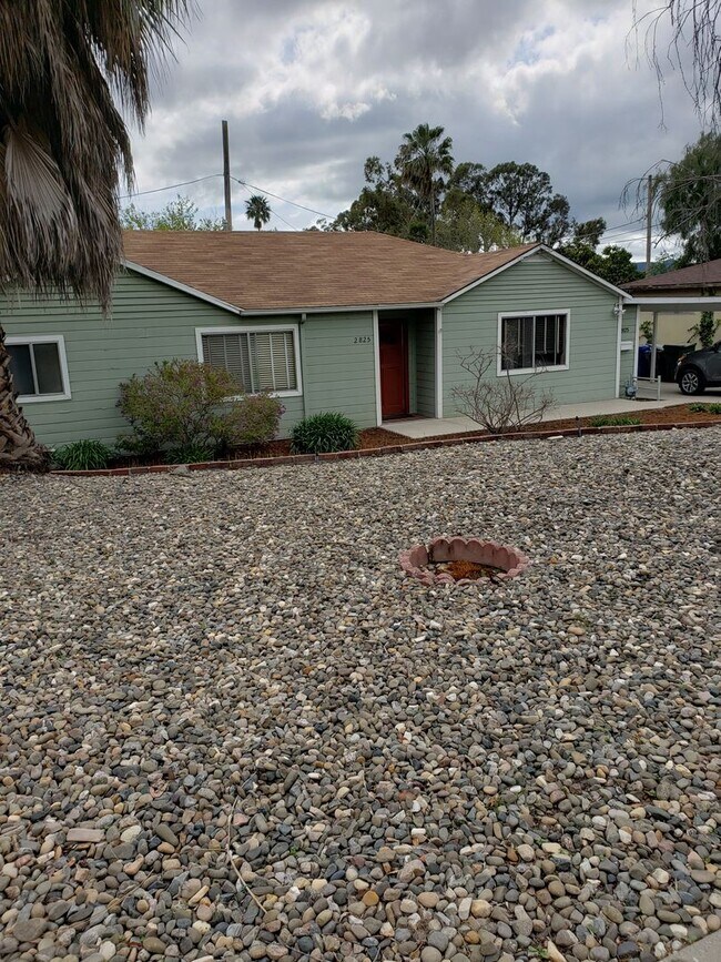 Charming 3 bed/ 2 bath Home - Charming 3 bed/ 2 bath Home