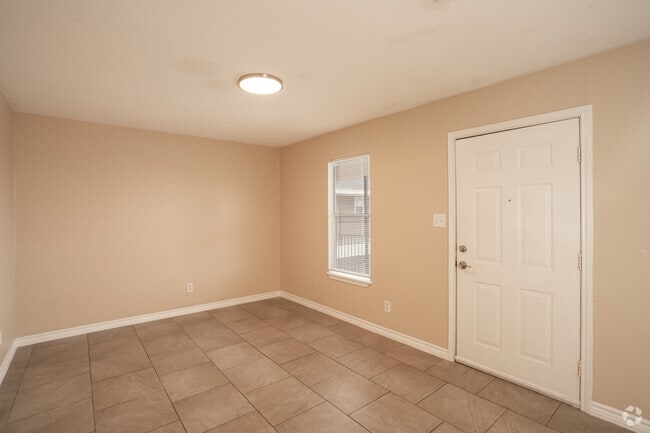 2BR, 1BA - 625SF - Living Room