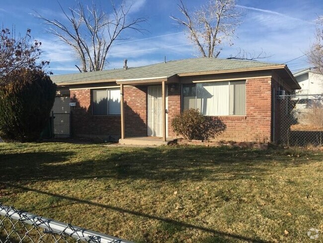 Building Photo - Reno Duplex - 1 Small Pet Friendly, Garage... Rental