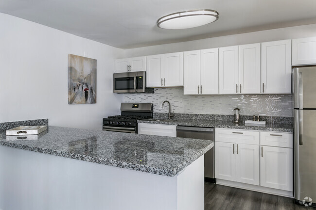 Garden Kitchen - TowsonTown Place Apartments