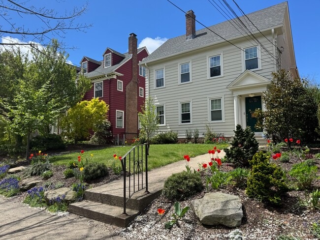 Building Photo - 142 Everit St Unit 140 Everit Street,  1
