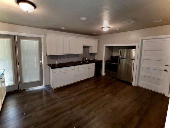 Photo - 2425 8th Ave