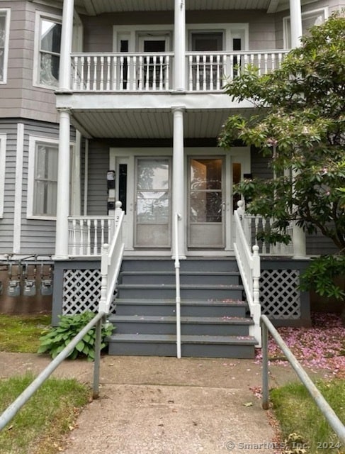 Building Photo - 350 Center St Unit 2nd Floor