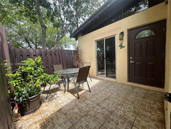 Photo - 322 Briarwood Cir
