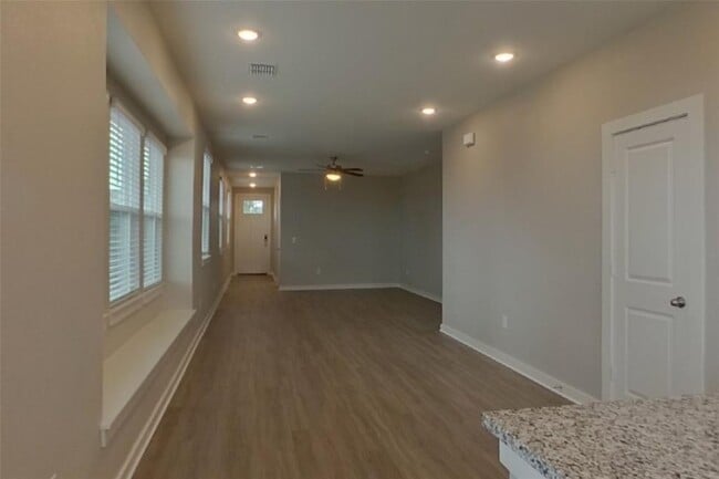 Photo - 445 Raglands Rd