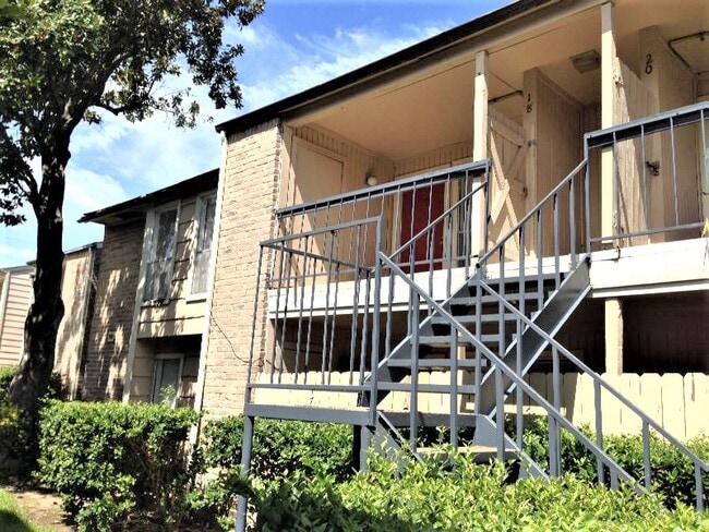 Building Photo - 8201 Richmond Ave Unit 18