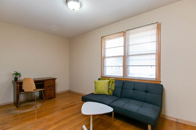 4-bed bedroom