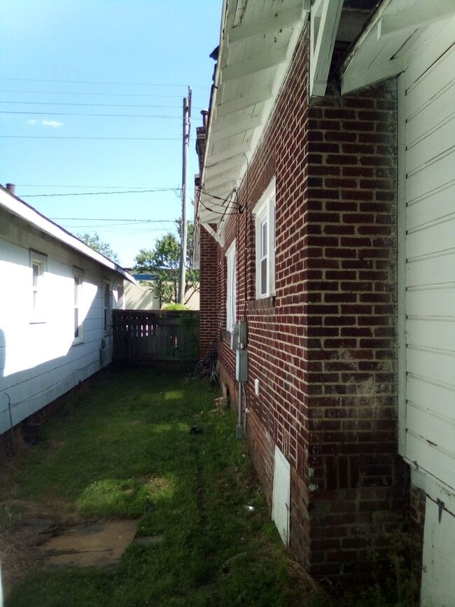 Photo - 2705 E Market St