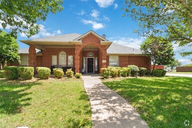 Building Photo - 2502 Chapel Hill Dr Rental