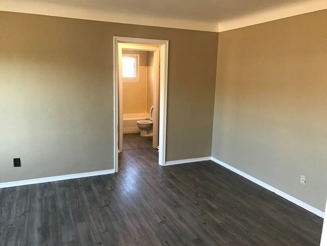 Photo - Upper level 1 bedroom available in West St... Unit 203