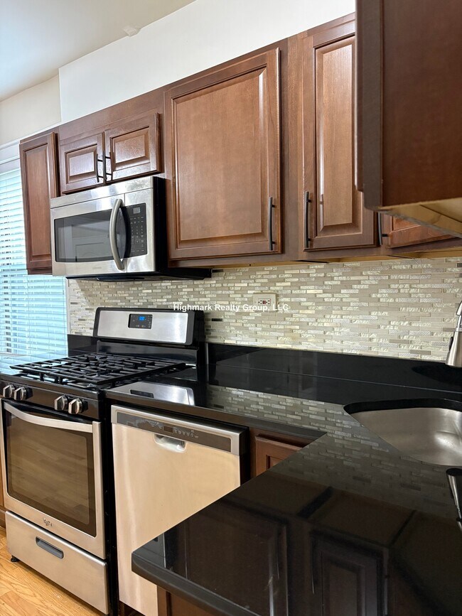 Photo - 718 Reba Pl Unit 2ON