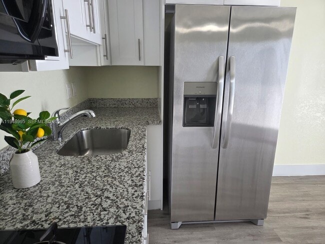 Photo - 367 W 33rd St