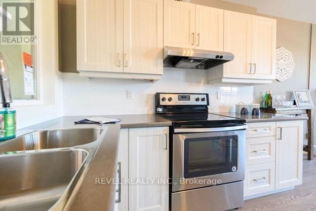 Photo - 1000 King St E