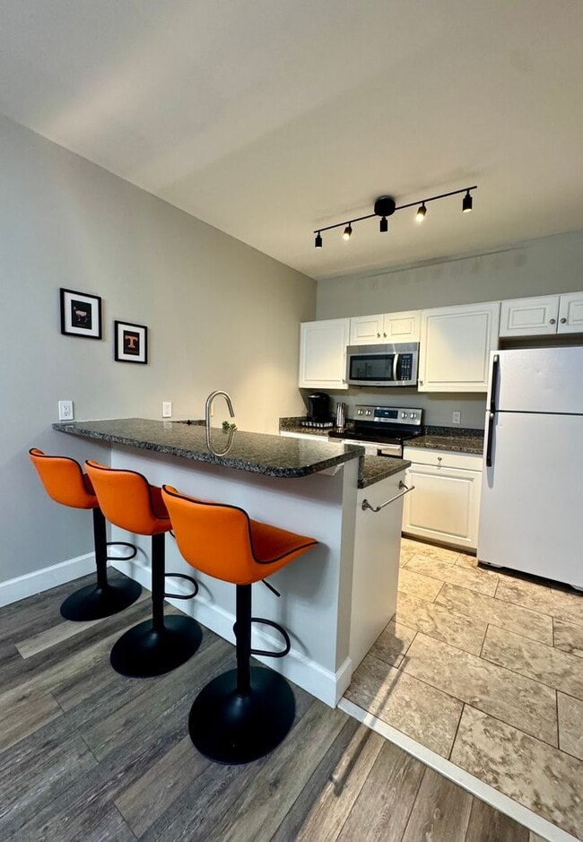 Photo - Great location! 3 bedroom/ 2 bath at University Towers - Ready for immediate move in! Unit 104